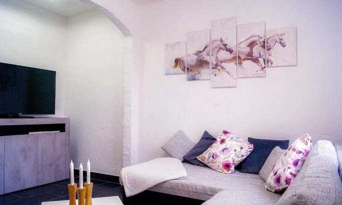 Munstermaifeld Apartamento | Moderne Ferienwohnung Black Beauty auf idyllischem Reiterhof nähe Burg Eltz