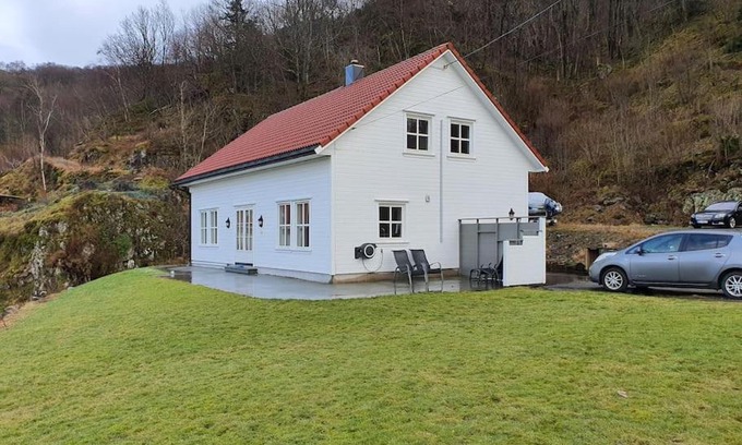 Flekkefjord Casa | Moderne hus med 5 soverom og 2 bad på Hidra
