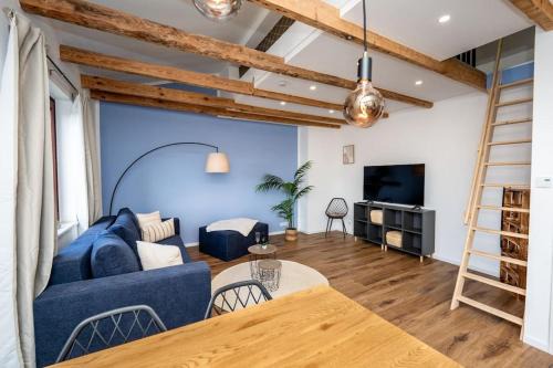 Neustadt Apartamento | Moderne Maisonette Wohnung im Flüsseviertel