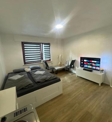 Lannesdorf Apartamento | Modernes 1-Zimmer Appartment- mit Doppelbett und Smart-TV