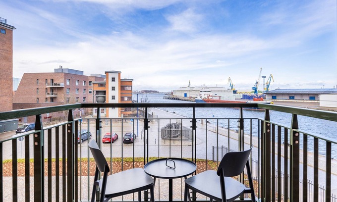 Wismar Apartamento | Modernes Apartment in Toplage mit Balkon und Schönem Blick auf den Alten Hafen