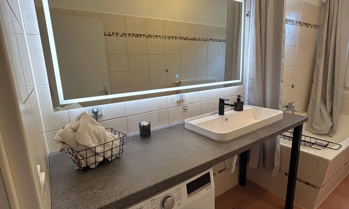 Magdeburg Apartamento | Modernes-apartment mit Sky / Parken/ Grill Terrasse/ 2 Schlafzimmer/