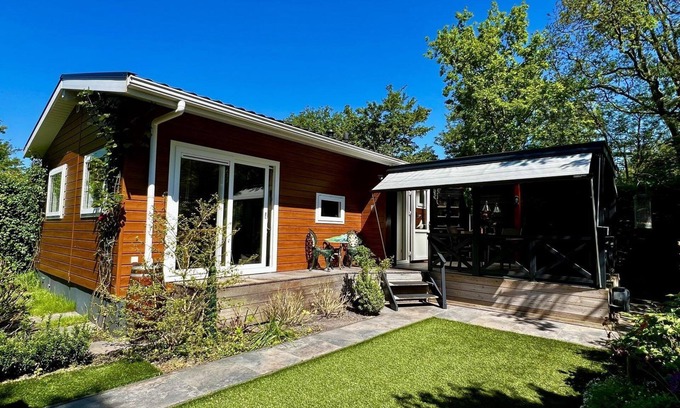 Sint Maartensvlotbrug Casa | Modernes Chalet im Park Campanula mit Schönem Garten mit Privatsphäre, 2 Personen, Wlan, Haustier Wilkommen