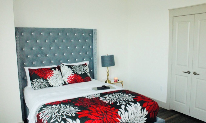 Addison Apartamento | Modernist Home/Pool/GYM & Free Parking