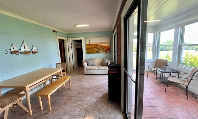 Morehead City Casa | Modernist Waterfront House near Historic Beaufort. Relax on the North River!