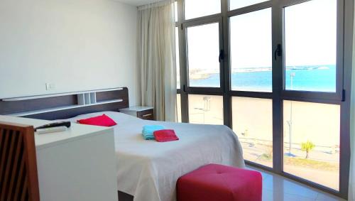 Piriapolis Apartamento | Moderno apartamento frente a la playa