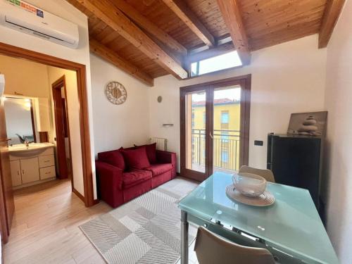 Certosa Apartamento | Moderno con Design caldo e accogliente, con parcheggio gratuito e balcone privato, vicino a Fiere, Eventi e Concerti