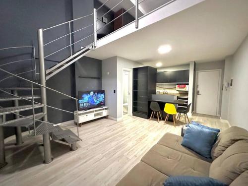 Czerniewicz Apartamento | Moderno Loft Duplex com Hidro ao lado do Centro