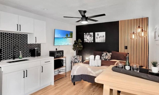 Lake Worth Cabaña | ModernTropic Cottage w/ Private Fenced Yard & 4KTV