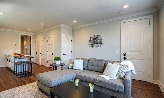 Melrose Casa | Modest Melrose - 5 Mins to Broadway - Rooftop Deck