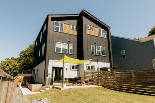 Charlotte Casa | ModTrio 3BR with ensuites & Garage Mins to Uptown