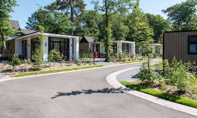 Beekbergen-Zuid Chalet De Esquí | ✓ Module Special at Recreatiepark Beekbergen ✓ Holiday home for 4 persons ✓ Located in Beekbergen (Gelderland) ✓ Holiday park on the Veluwe ✓ Book directly through the park