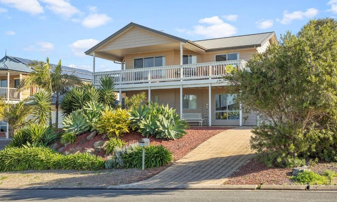 Encounter Bay Casa | Moet Escape in Style