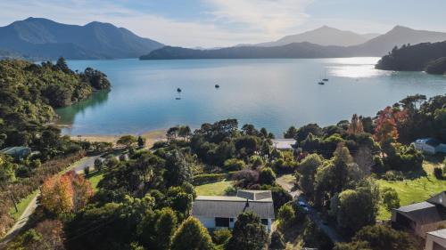 Moetapu Bay Casa | Moetapu Magic - Marlborough Sounds Holiday Home