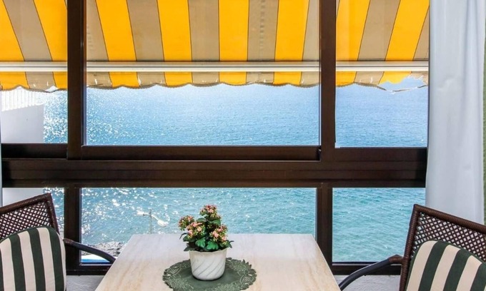 Patalavaca Apartamento | Mogan Arguineguin vista mar primera linea playa by Lightbooking