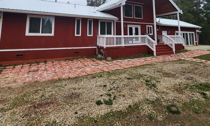 North Fork Cabina | Moic Lake House II a destination for family fun.