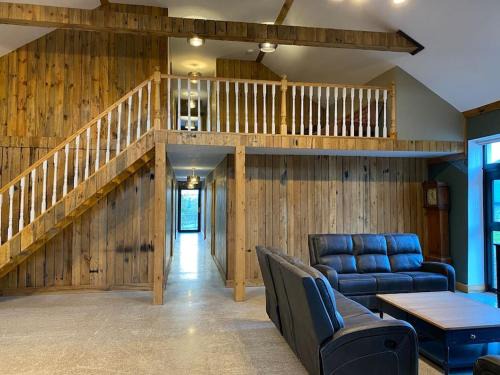 Shanavooneen Casa | Moig Lodge - 8 Double Bedroom Barn Conversion