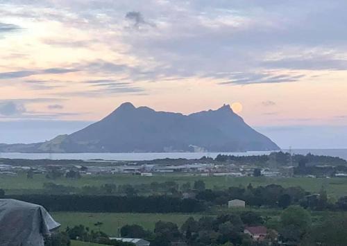 Ruakaka Casa | Moko Hiwi Escape Ruakākā- Huia Suite