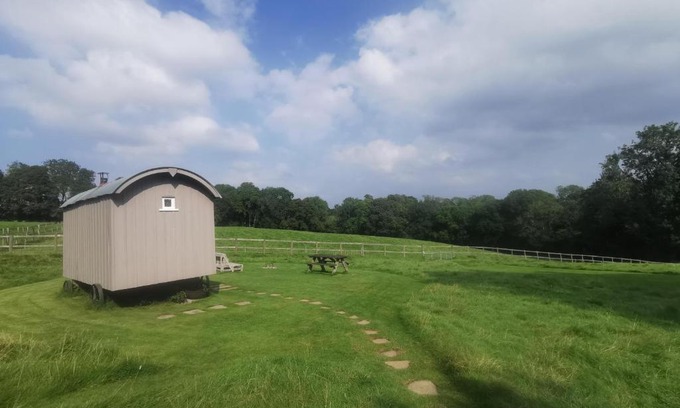 Frant Otro | Molly Dishwasher Shepherds Hut