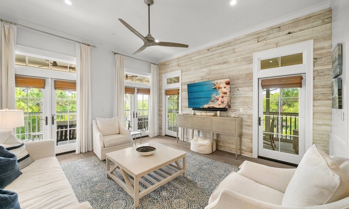 Watercolor Condominio | Molly's Beach Haven - Coastal retreat situated in the heart of Watercolor