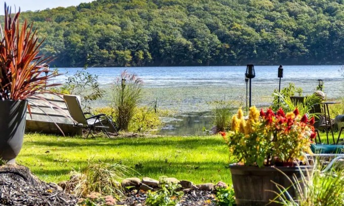 Monroe Casa | Mombasha Lake House