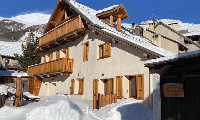 Monetier-les-Bains Apartamento | Monêtier-les-Bains center, ground floor, 3 separate bedrooms, private garden