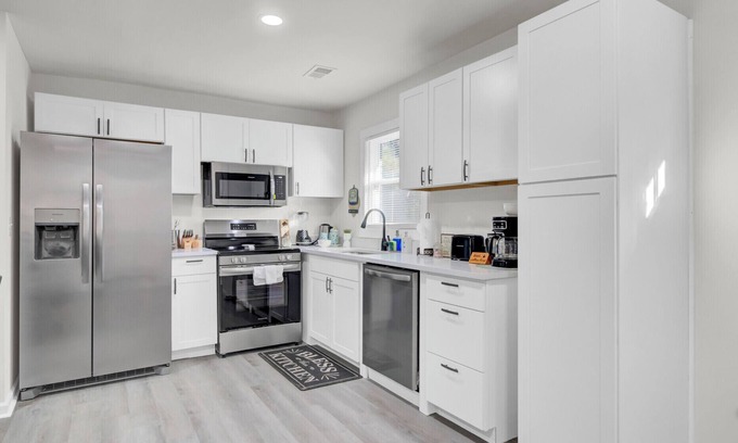 Moncks Corner Casa | Moncks Corner. Spacious, cozy home close to downtown