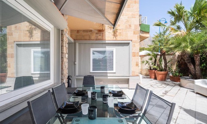 Mondello Apartamento | Mondello Deluxe Retreat by DomuSicily
