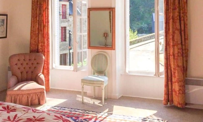 Lehon Apartamento | Monet Apartment - charming apartment with river view