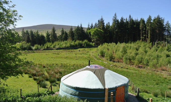 Corwen Cabina | Yurta mongola con cabaña de madera cocina / baño en las montañas de Berwyn, Gales del Norte