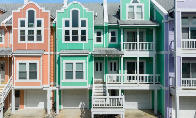 Bermuda Bay Casa | Monkey Business: Townhome w/ Community Pool & Lazy River | Dogs Welcome!