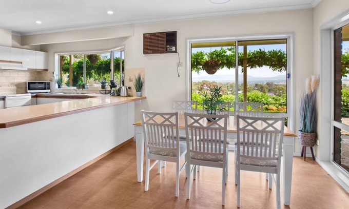 Mansfield Casa | Monkey Gully Retreat - Mansfield - Sleeps 9