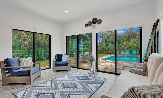 Lake Ridge Casa | Monkey House