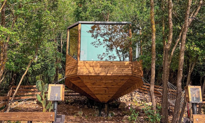 Kfardebian Casa | MONKEY MANSION - Luxurious treehouse with outdoor hot tub