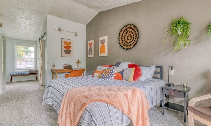 Monmouth Casa | Monmouth Retreat w Hot Tub, Playground & Game Room