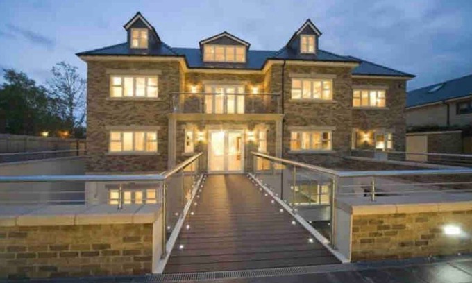 Ponteland Casa | Mono Luxe Villa in Newcastle Upon Tyne