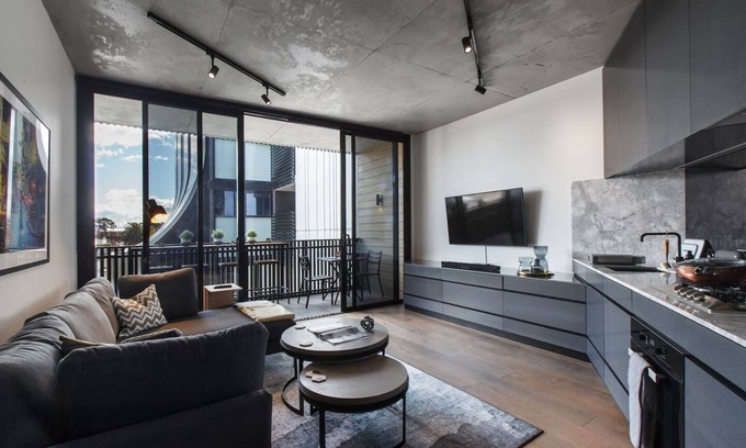 Collingwood Apartamento | Monochrome and Matte Sophisticated Loft Living
