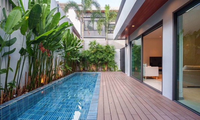 Khlong Tan Nuea Villa | Monochrome designer pool Villa