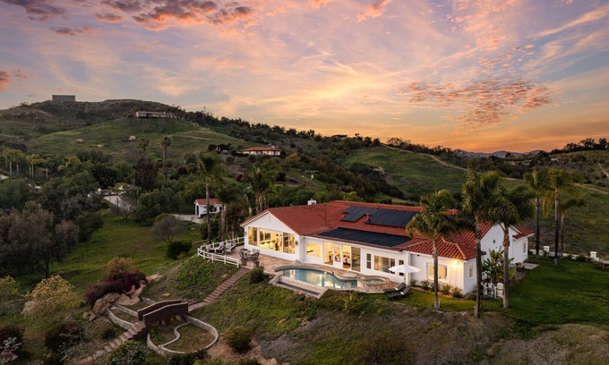 Fallbrook Casa | Monserate | Wine Country w Infinity Pool + Views