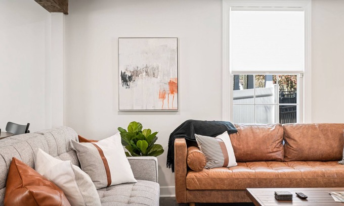 Belmont Casa | Mont G | 30 + Day Rental | Walk Downtown