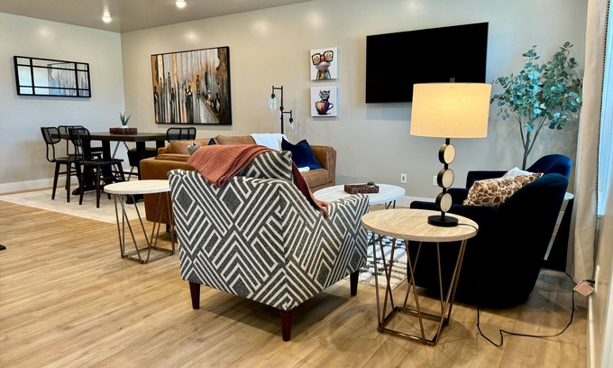 Orchard Homes Casa | Montana Modern Luxury Townhome - 3 bedroom - Quiet - Convenient
