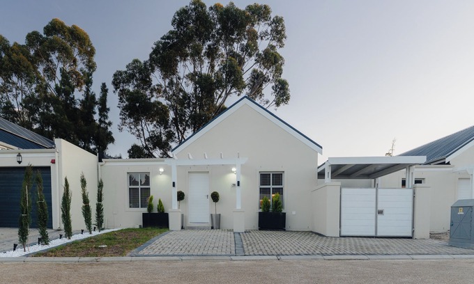 Cloetesville Casa | Montblanc-Cottage Charming 3-bedroom house in enchanting Stellenbosch with WiFi