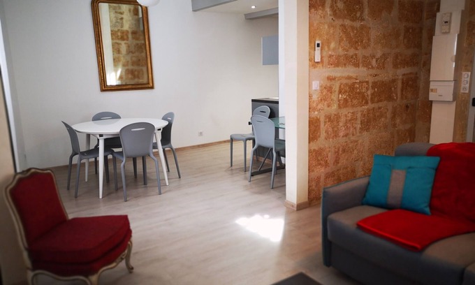 Ecusson Apartamento | MONTCALM con aire acondicionado en el corazón del centro histórico