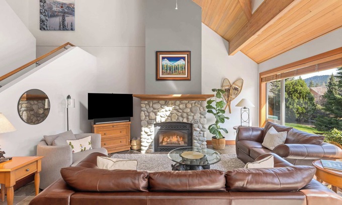 Village North Casa | Montebello 4808 - Spacious Montebello: Private Hot Tub, Near Village & Skiing