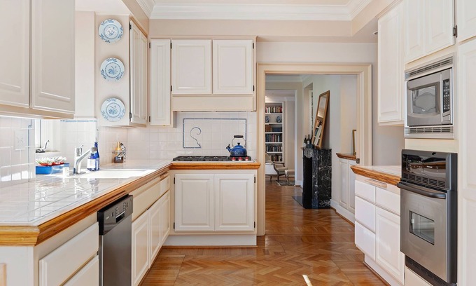 Hedgerow Villa | Montecito Garden Estate - walk to Beach, Village Shops & Restaurants