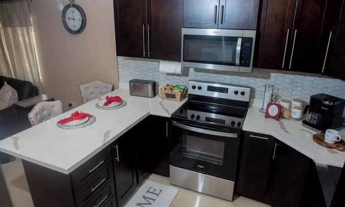 Montego Bay Casa | MONTEGO BAY ISLAND HOME- NEAR BEACH,SHOPPING,ENTERTAINMENT