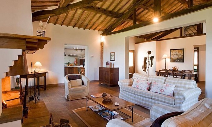 Sovicille Otro | Montestigliano, una auténtica casa de campo en el corazón de la Toscana, es un oasis de paz y belleza que ofrece a sus huéspedes residencias refinadas y una vista encantadora