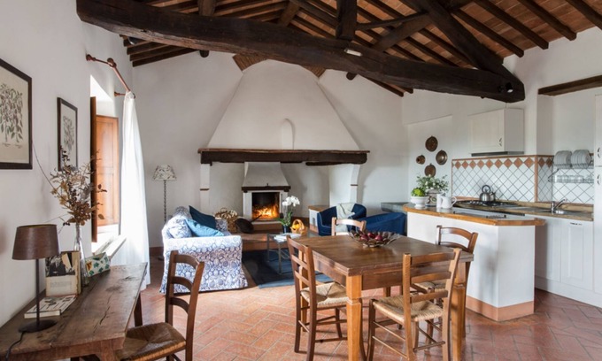 Sovicille Otro | Montestigliano, una auténtica casa de campo en el corazón de la Toscana, es un oasis de paz y belleza que ofrece a sus huéspedes residencias refinadas y una vista encantadora