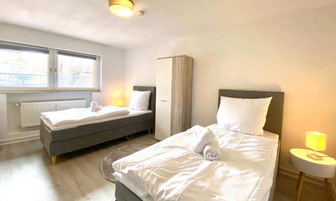 Aschersleben Apartamento | Monteur/Ferien Apartment bis 4 Personen mit Balkon, Grill, Smart-TV, Küche