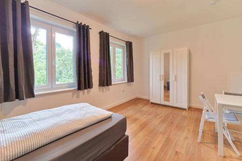 Ehrang-Quint Apartamento | Monteurwohnungen in Trier - Parkplatz - Einzelbetten - Waschmaschine und Trockner